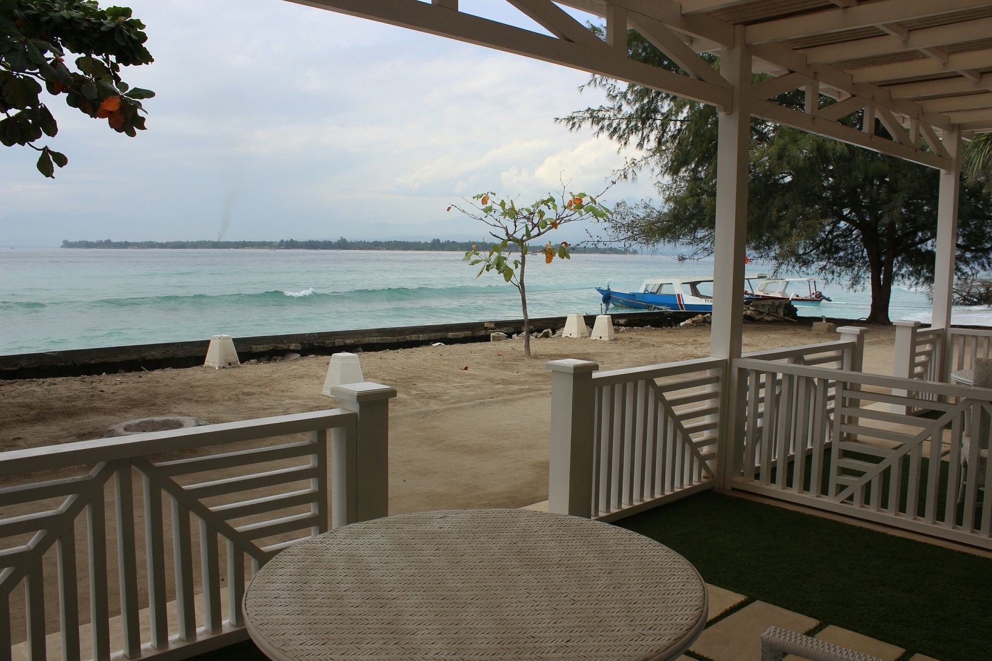 Gili Meno Mojo Beach Resort מראה חיצוני תמונה
